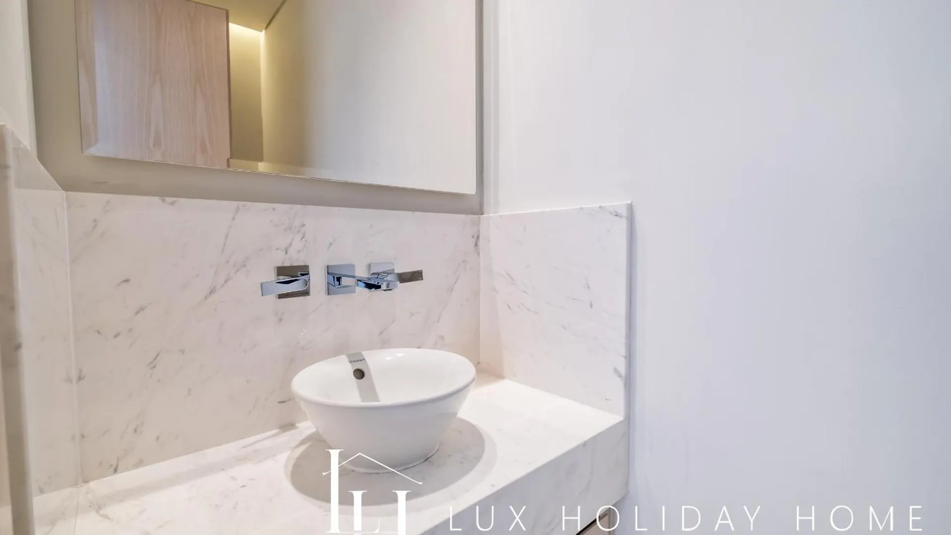 Apartment Lux Iconic Views At The Palm Tower Suite 5 Dubai United Arab Emirates