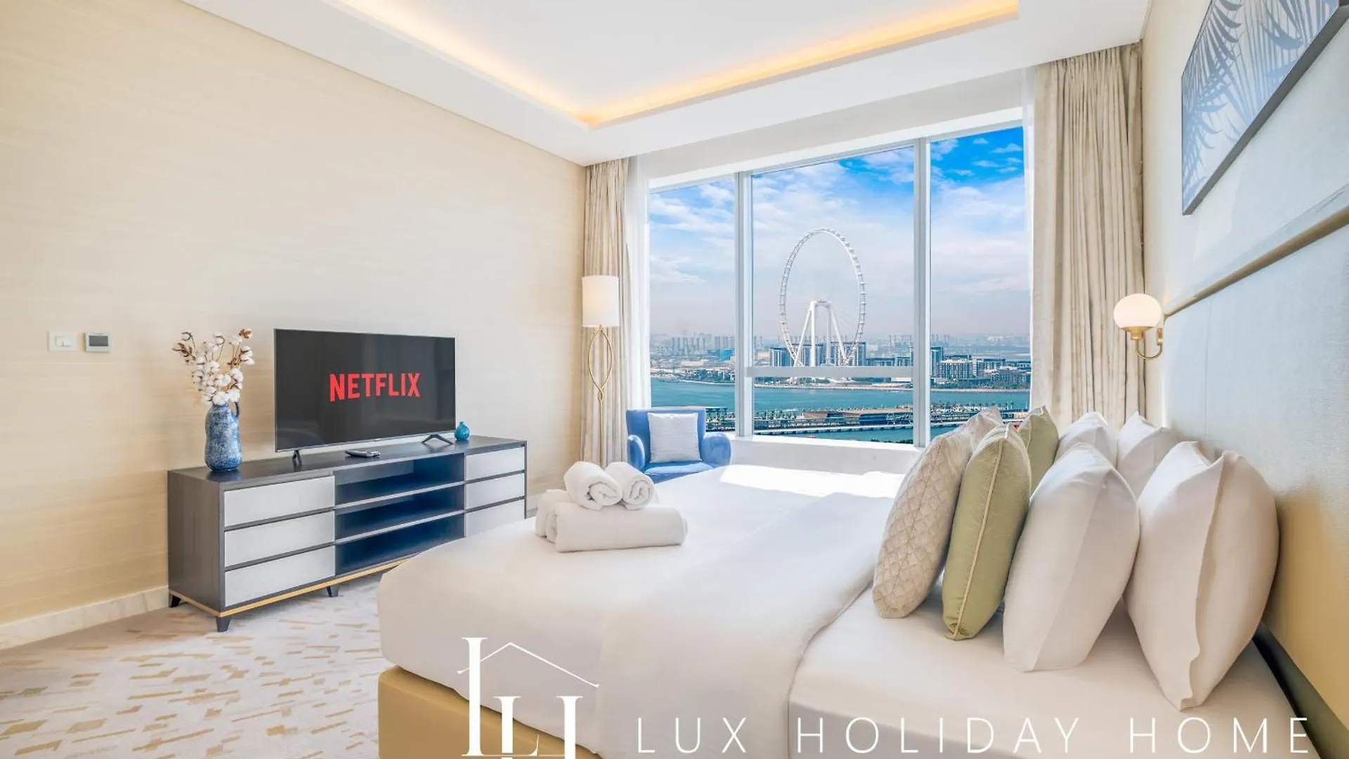 Lux Iconic Views At The Palm Tower Suite 5 Dubai Apartment