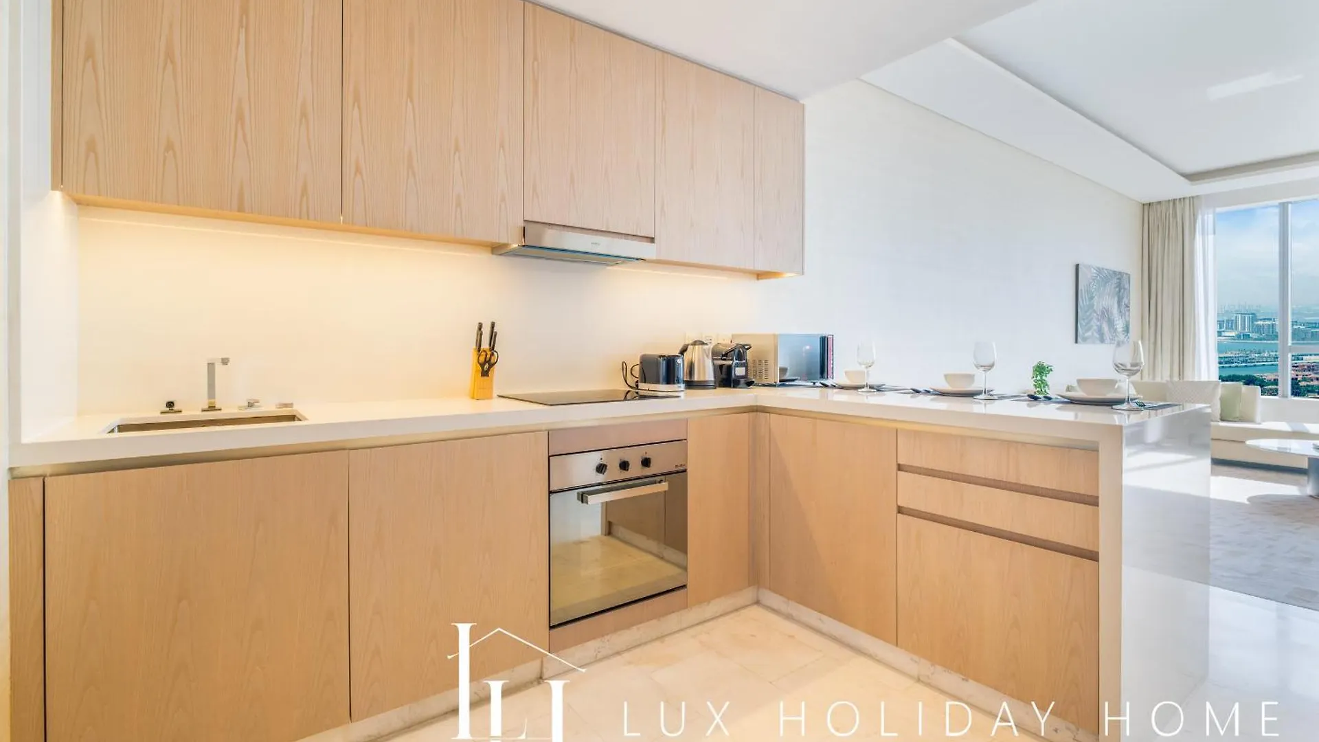 Lux Iconic Views At The Palm Tower Suite 5 Dubai Apartment