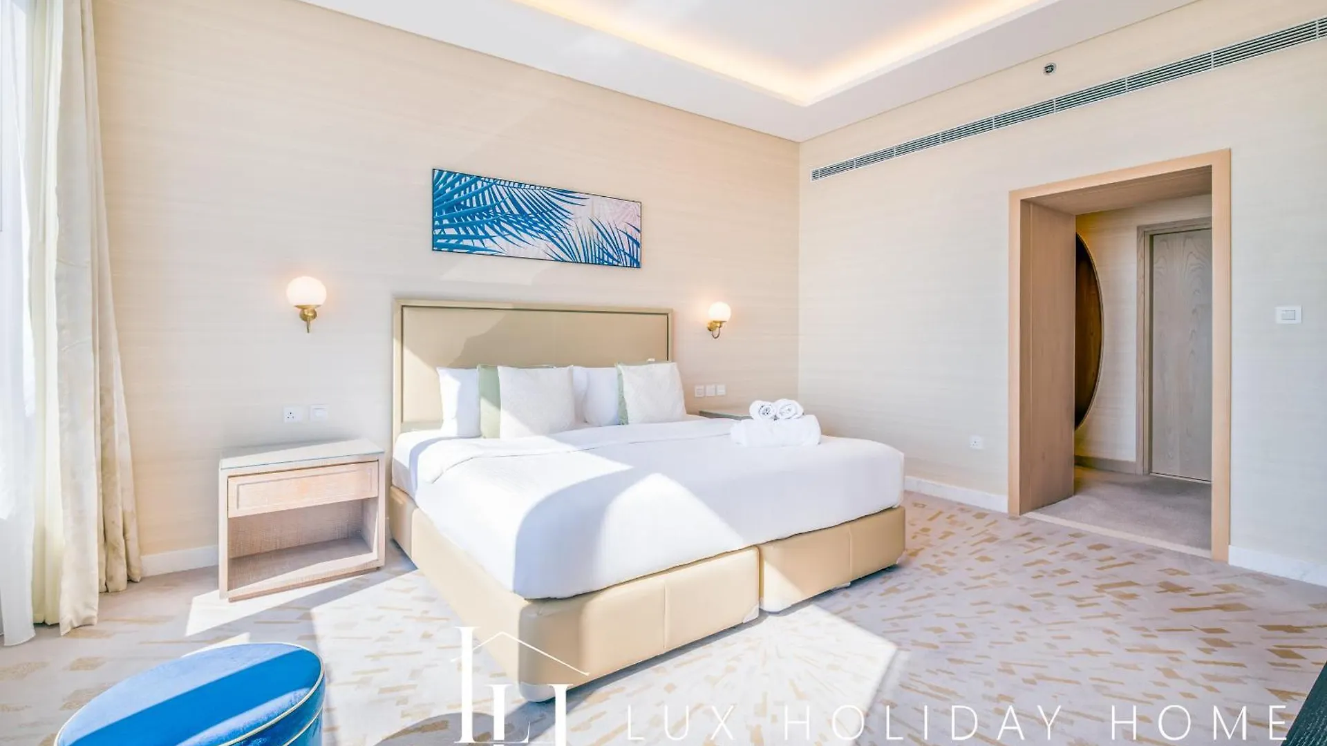 Lux Iconic Views At The Palm Tower Suite 5 Dubai United Arab Emirates
