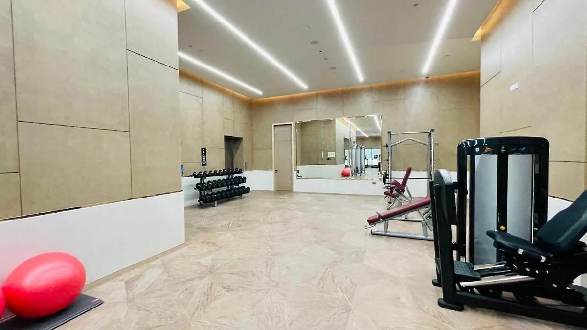 Lux Iconic Views At The Palm Tower Suite 5 Dubai Apartment